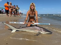 FISH ON CUSTOM LEADERS - Kiah Diaz